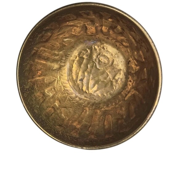 Vintage Hammered Brass Alms Finger Bowl Or Trinket Dish Embossed Designs  5"x2" - Picture 4 of 11